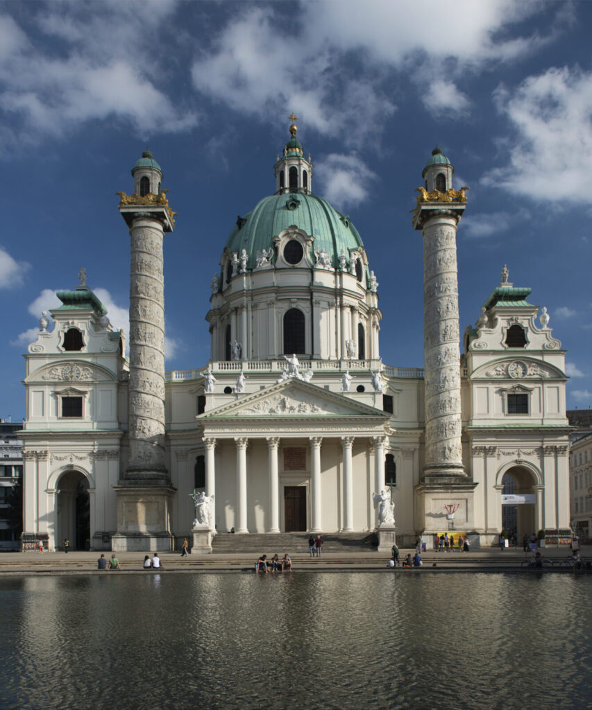 Karlskirche von aussen